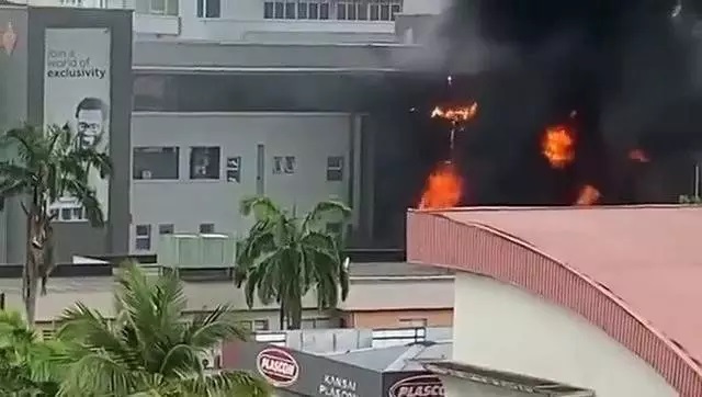 Fire razes Bank Building in Victoria Island