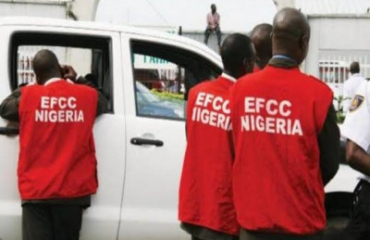 EFCC arrest 29 suspected internet fraudsters in Awka