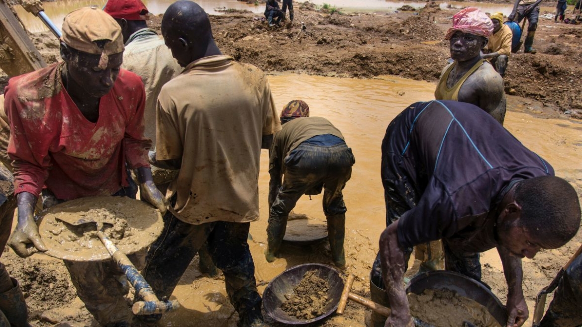 Gold mine accident kills 9 in Ghana