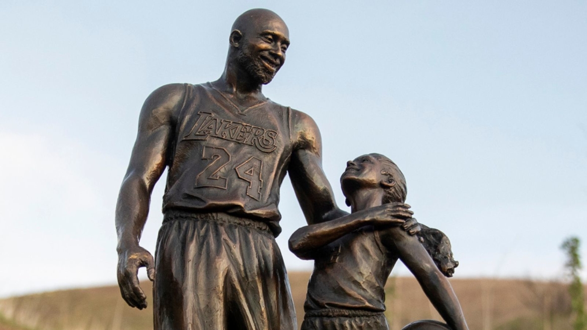 Kobe Bryant and Daughter statue placed at crash site   
