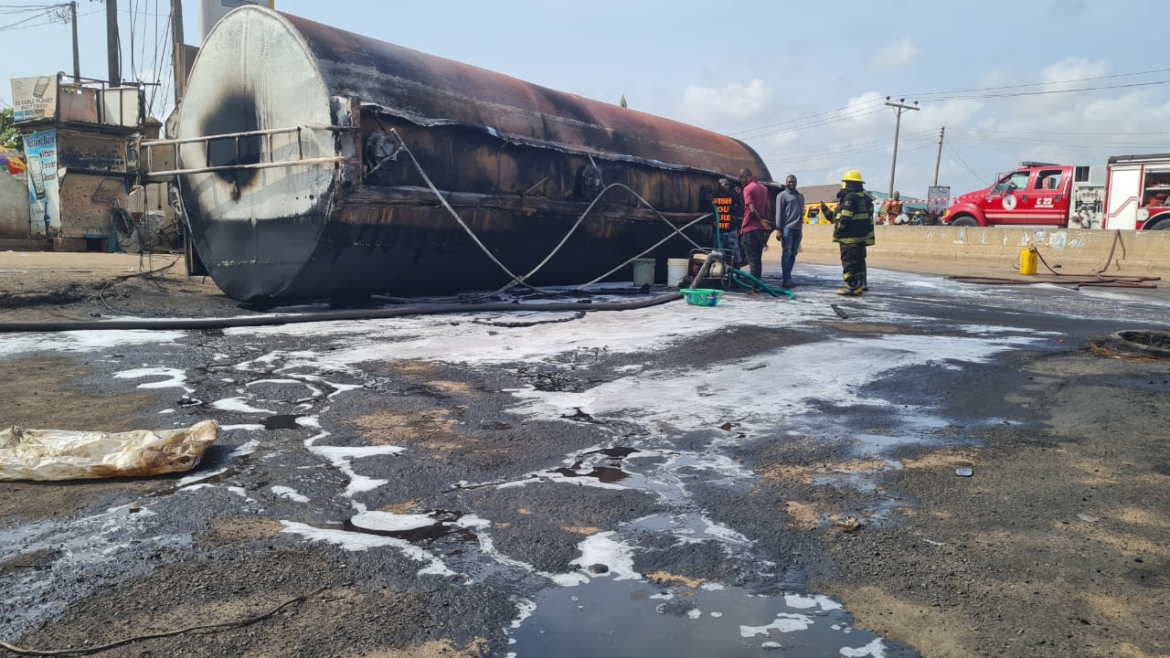 15-year-old boy don die for tanker explosion for  Lagos-Abeokuta Expressway