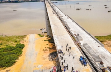 Federal Government say dem go open Second Niger Bridge for one month
