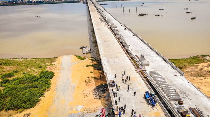 Federal Government say dem go open Second Niger Bridge for one month