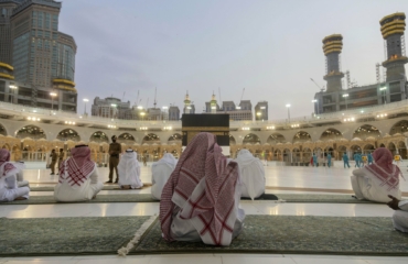 Nigerians don dey Mecca for Hajj