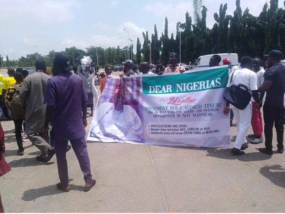 Pro-Tinubu group dey stage protest to support current hardship