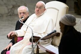 Sick Pope Francis Don Get Breathing ‘Crisis’, Vatican Tok