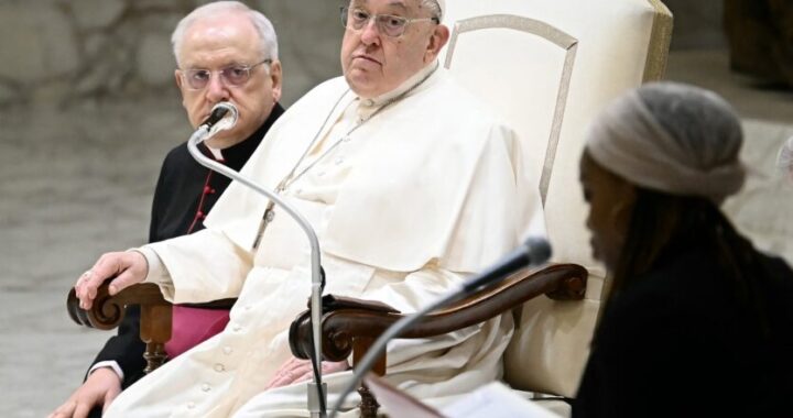 Sick Pope Francis Don Get Breathing ‘Crisis’, Vatican Tok