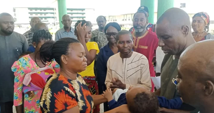 Yelewata: Tears Flow As Papa Reunite With Him Only Surviving Pikin After E Lose Wife, 3 Children
