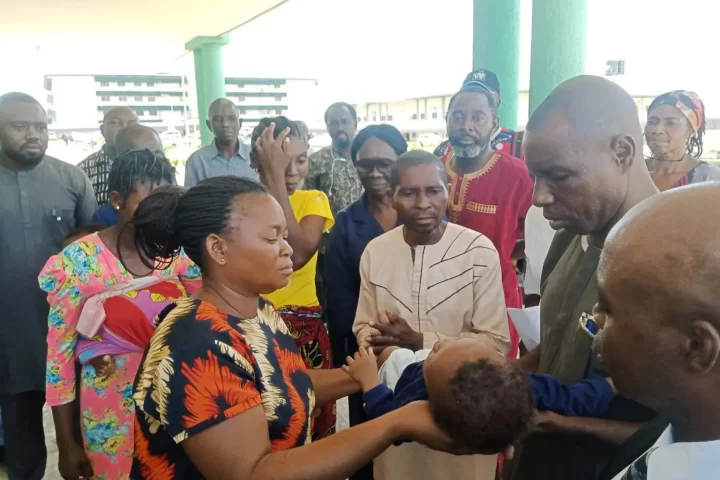 Yelewata: Tears Flow As Papa Reunite With Him Only Surviving Pikin After E Lose Wife, 3 Children